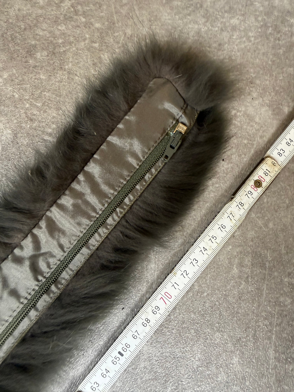 Vintage Echtfell Pelzkragen Grau Silber Fellkragen Stola mit Reißverschluss ca. 82 cm