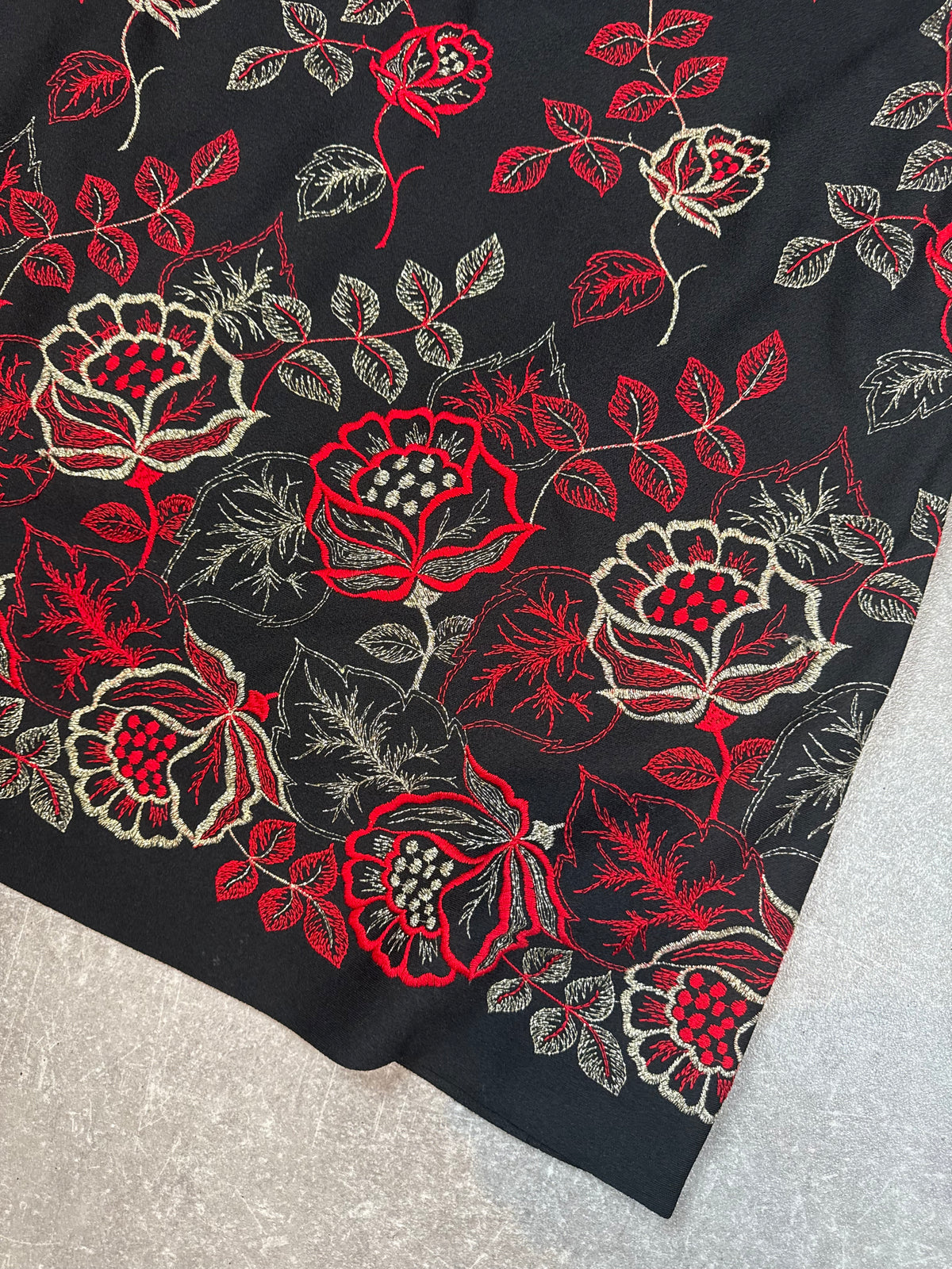 Vintage 80s Damen Maxikleid Schwarz – Rosenstickerei Rot Gold – Ärmelloses Abendkleid