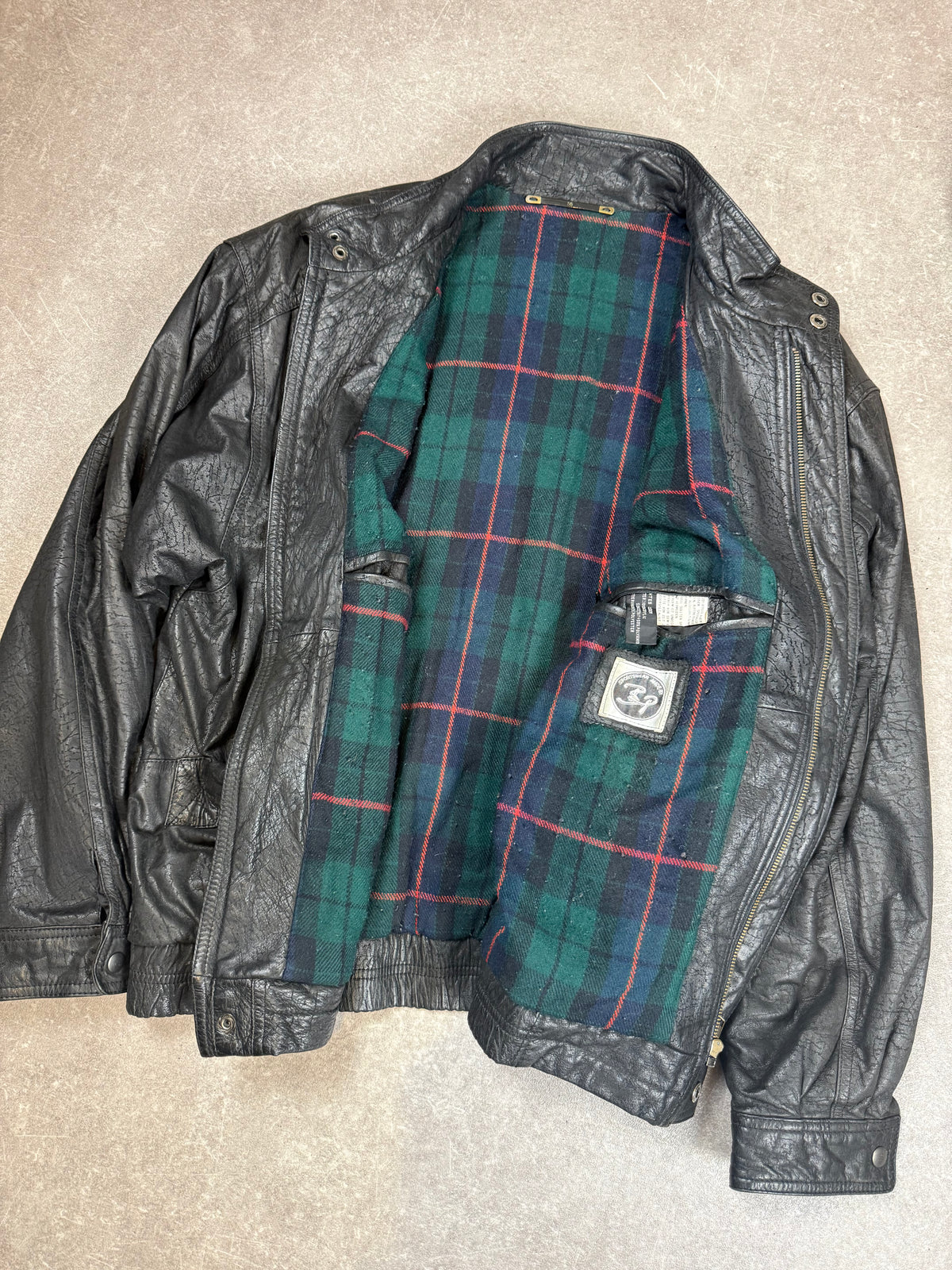 Vintage Herren Lederjacke Schwarz – Echtleder Bikerjacke Tartan-Futter Gr. 56