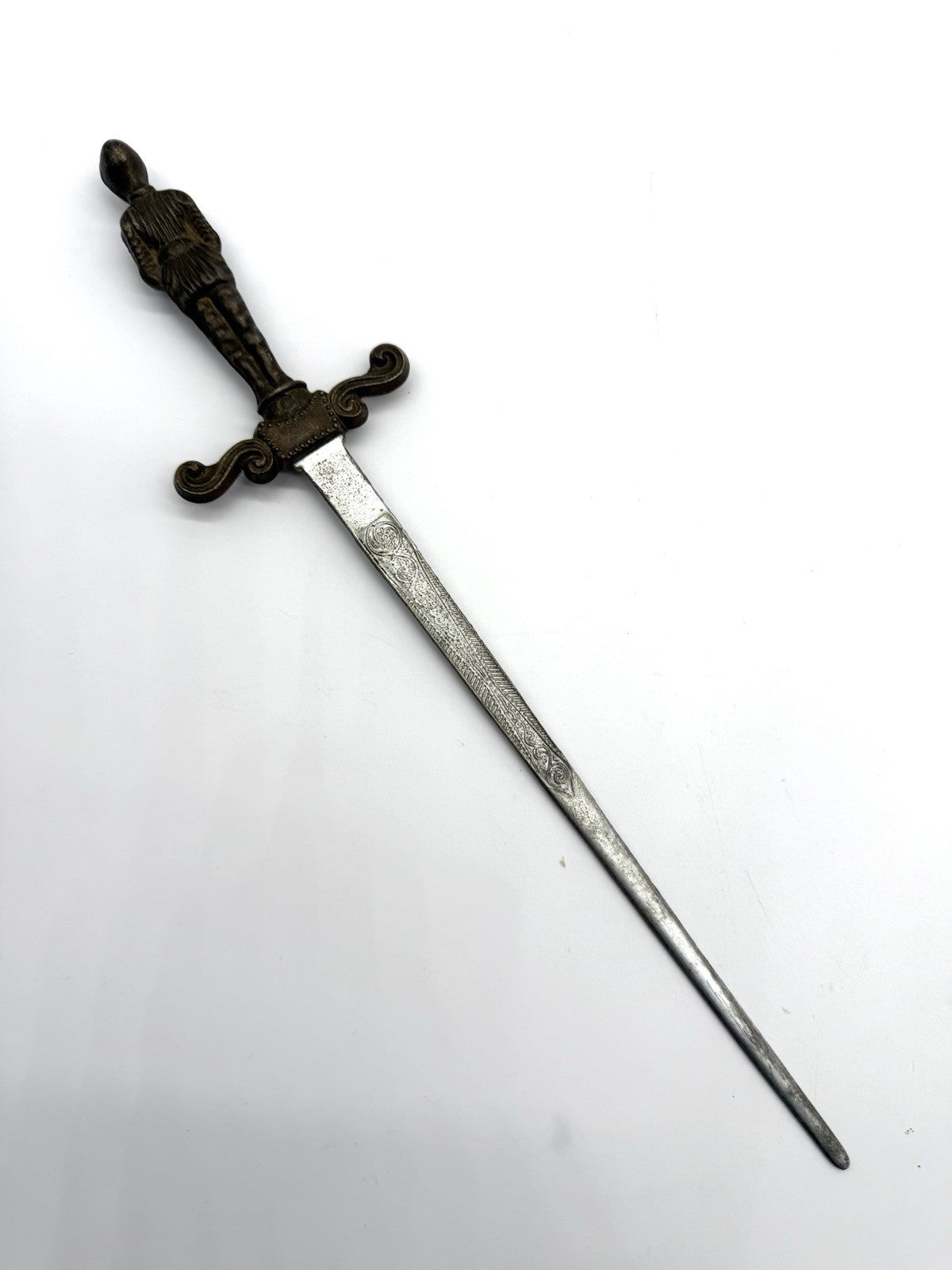 K25B91- KUNSTVOLLER BRIEFÖFFNER MIT SCHÖNER GRAVUR RITTER IN RÜSTUNG