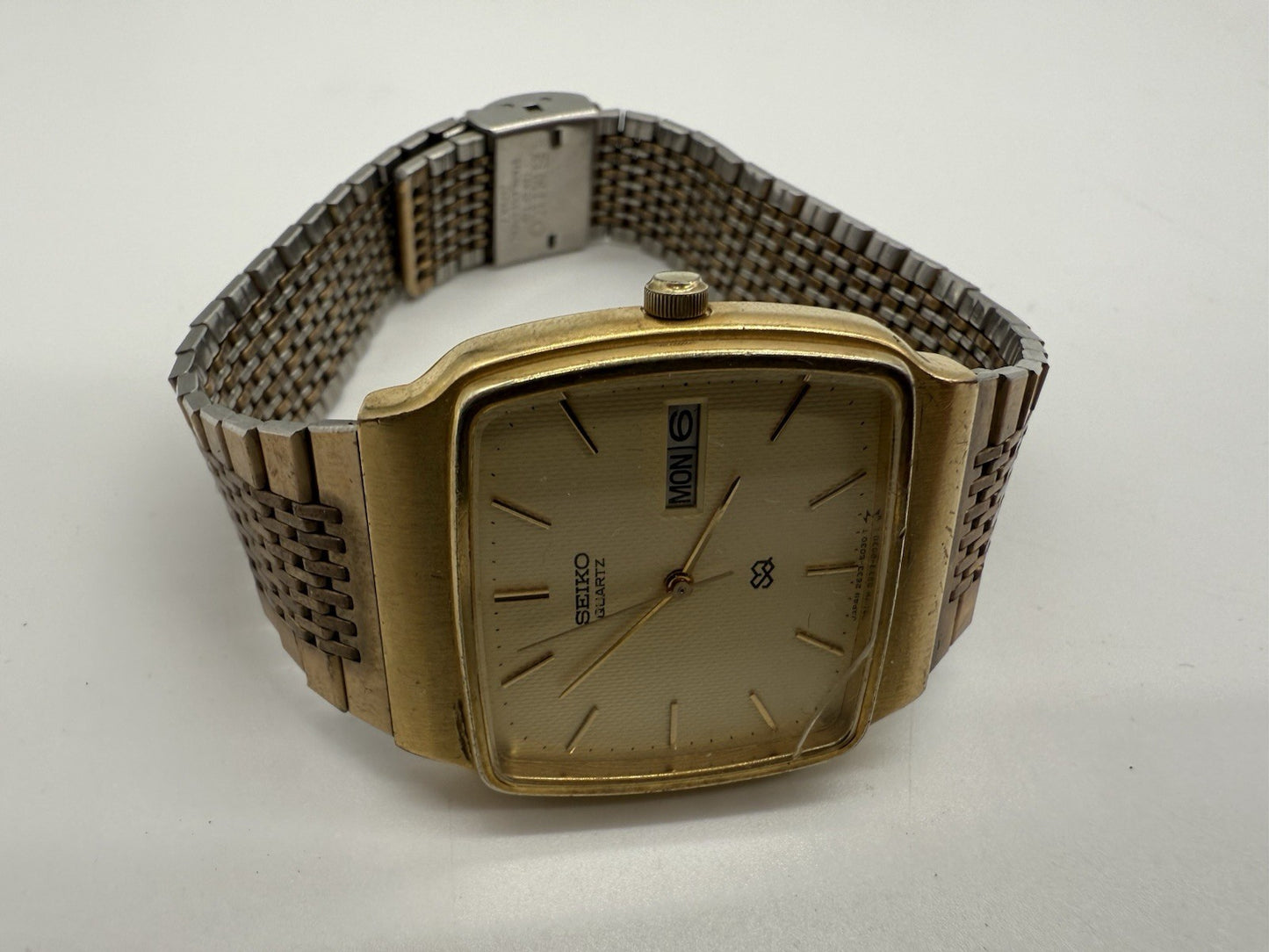 SEIKO VINTAGE GOLD-TONE DAY-DATE QUARTZ NEUE BATTERIE