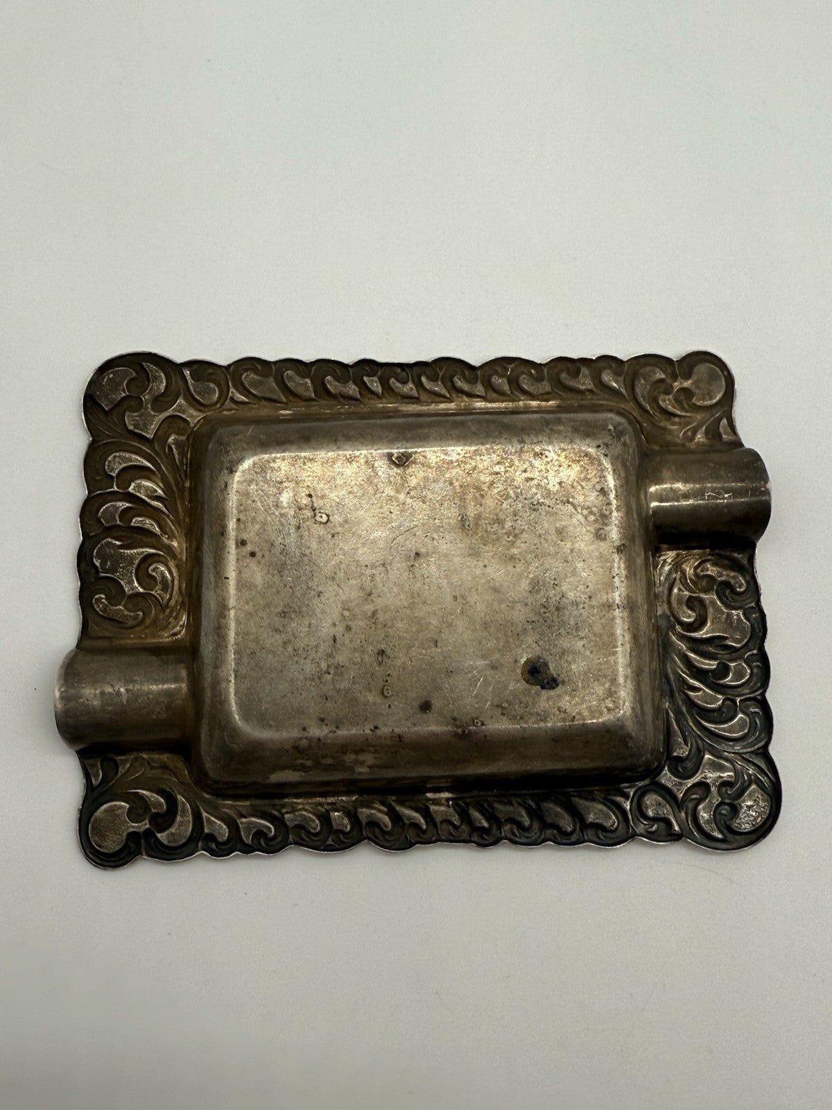 VINTAGE ASCHENBECHER VERSILBERT MIT SCHWERT MOTIV AUSGEFALLEN