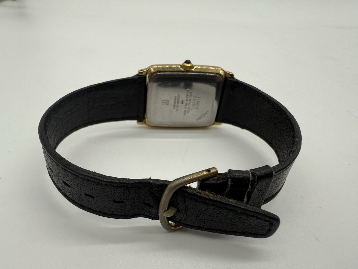 TIMEX QUARTZ VINTAGE SCHWARZES ZIFFERBLATT NEUE BATTERIE
