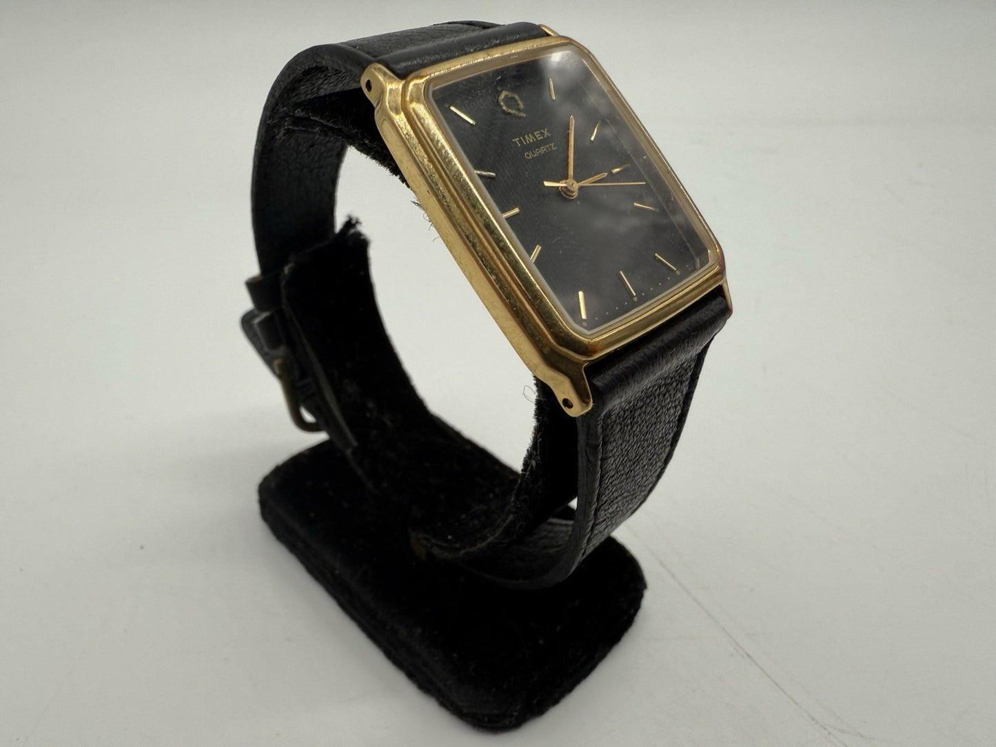 TIMEX QUARTZ VINTAGE SCHWARZES ZIFFERBLATT NEUE BATTERIE