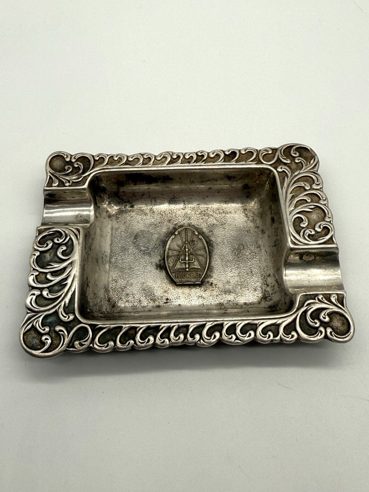 VINTAGE ASCHENBECHER VERSILBERT MIT SCHWERT MOTIV AUSGEFALLEN