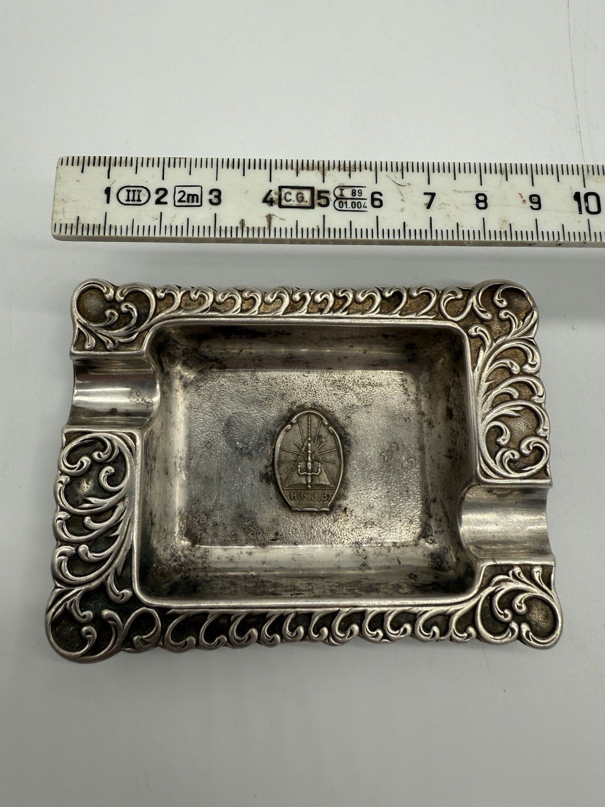 VINTAGE ASCHENBECHER VERSILBERT MIT SCHWERT MOTIV AUSGEFALLEN
