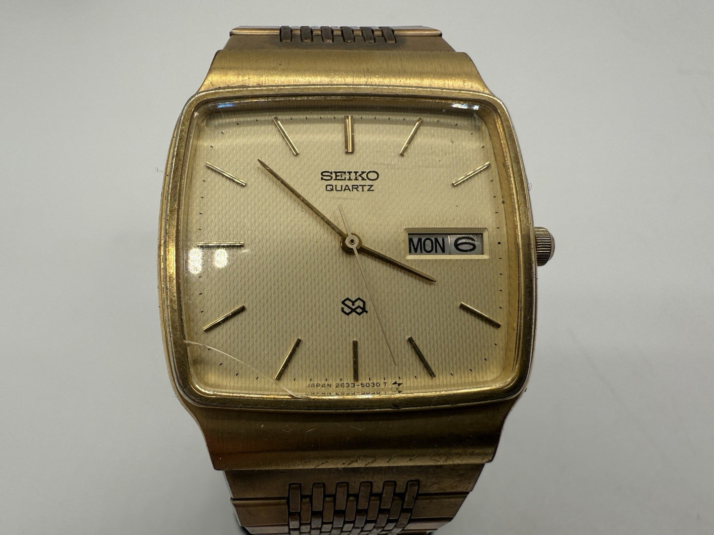SEIKO VINTAGE GOLD-TONE DAY-DATE QUARTZ NEUE BATTERIE