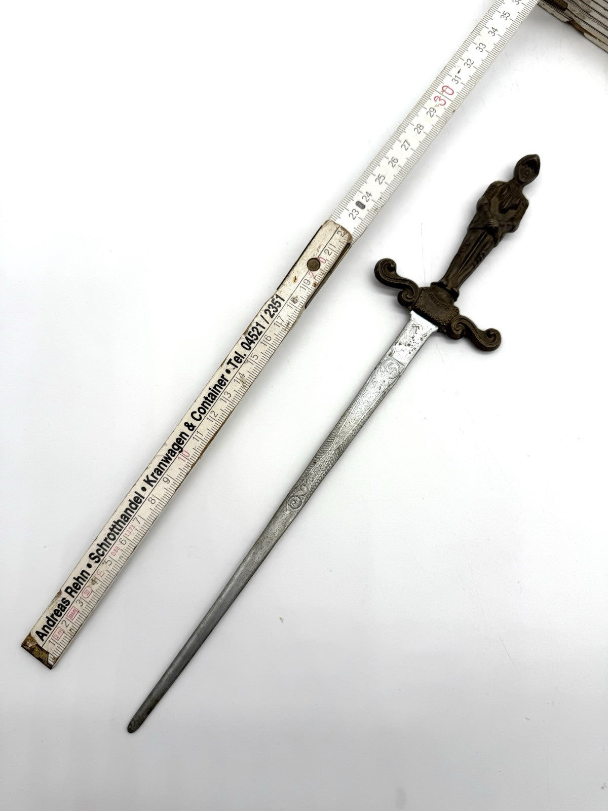 K25B91- KUNSTVOLLER BRIEFÖFFNER MIT SCHÖNER GRAVUR RITTER IN RÜSTUNG