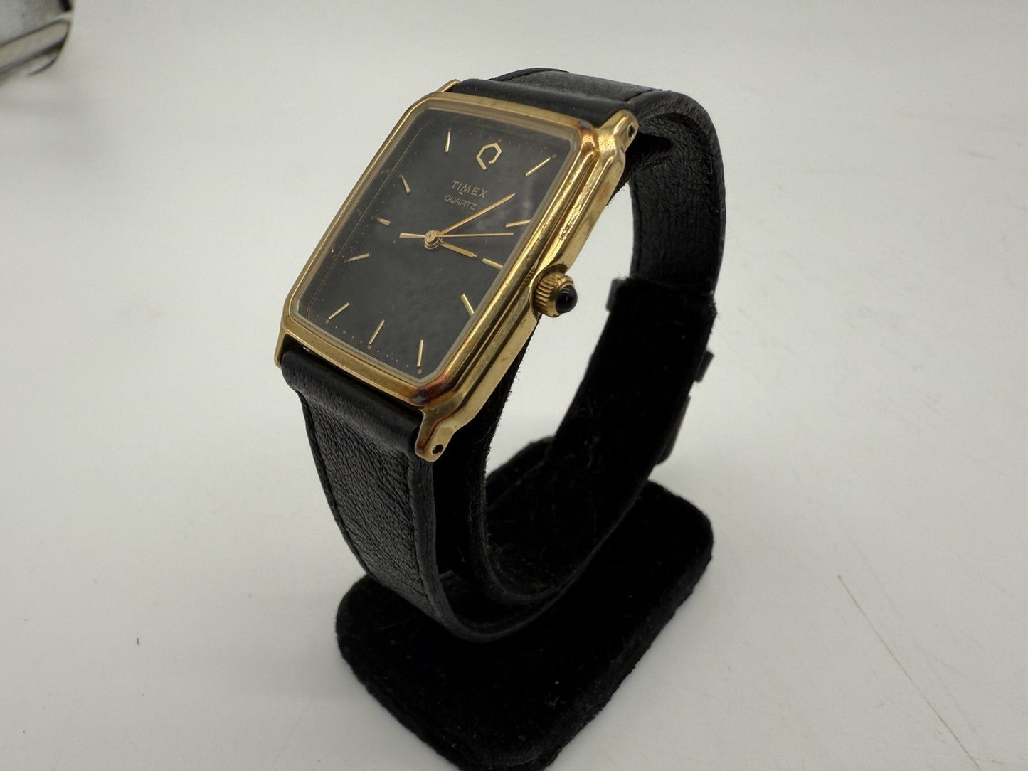 TIMEX QUARTZ VINTAGE SCHWARZES ZIFFERBLATT NEUE BATTERIE