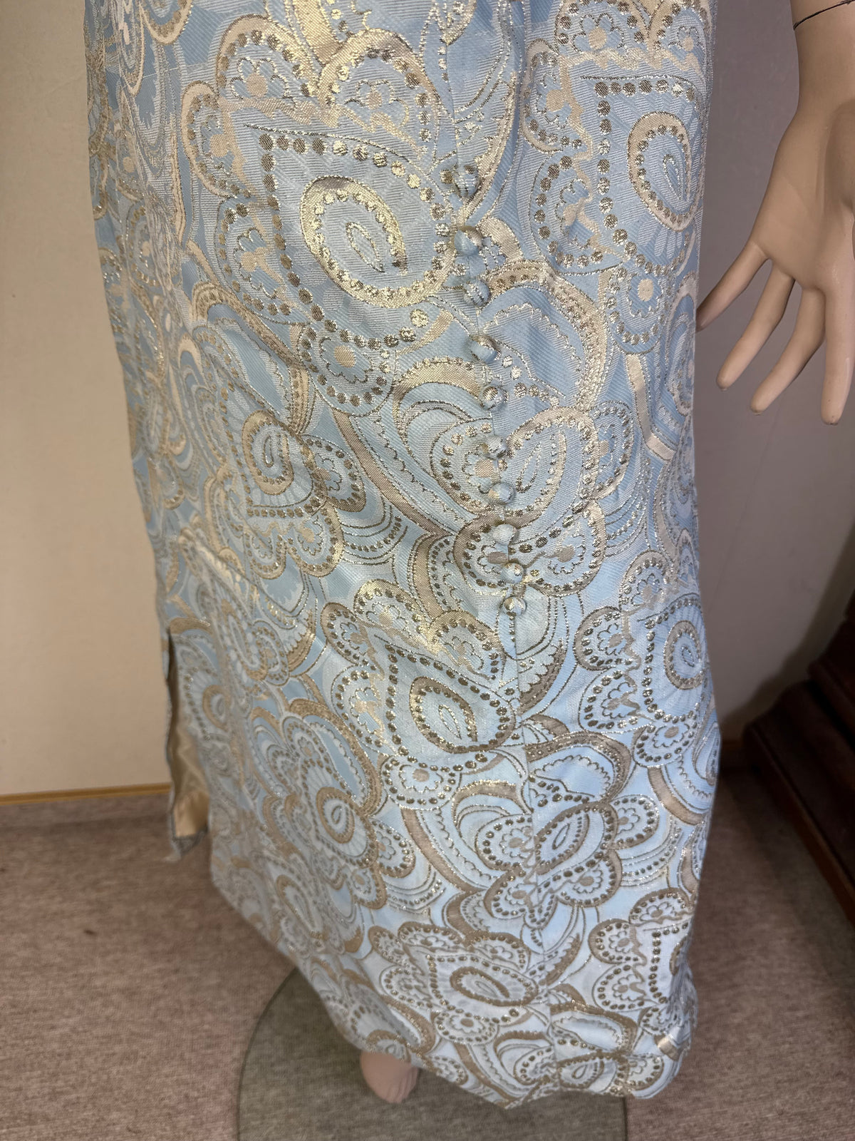 Vintage 60er/70er Maxikleid Hellblau Gold – Paisley Brokat Abendkleid
