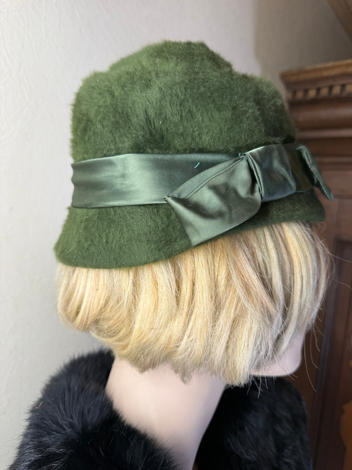Vintage Damenhut Olivgrün – Haarfilz Hut mit Schleifenband Retro
