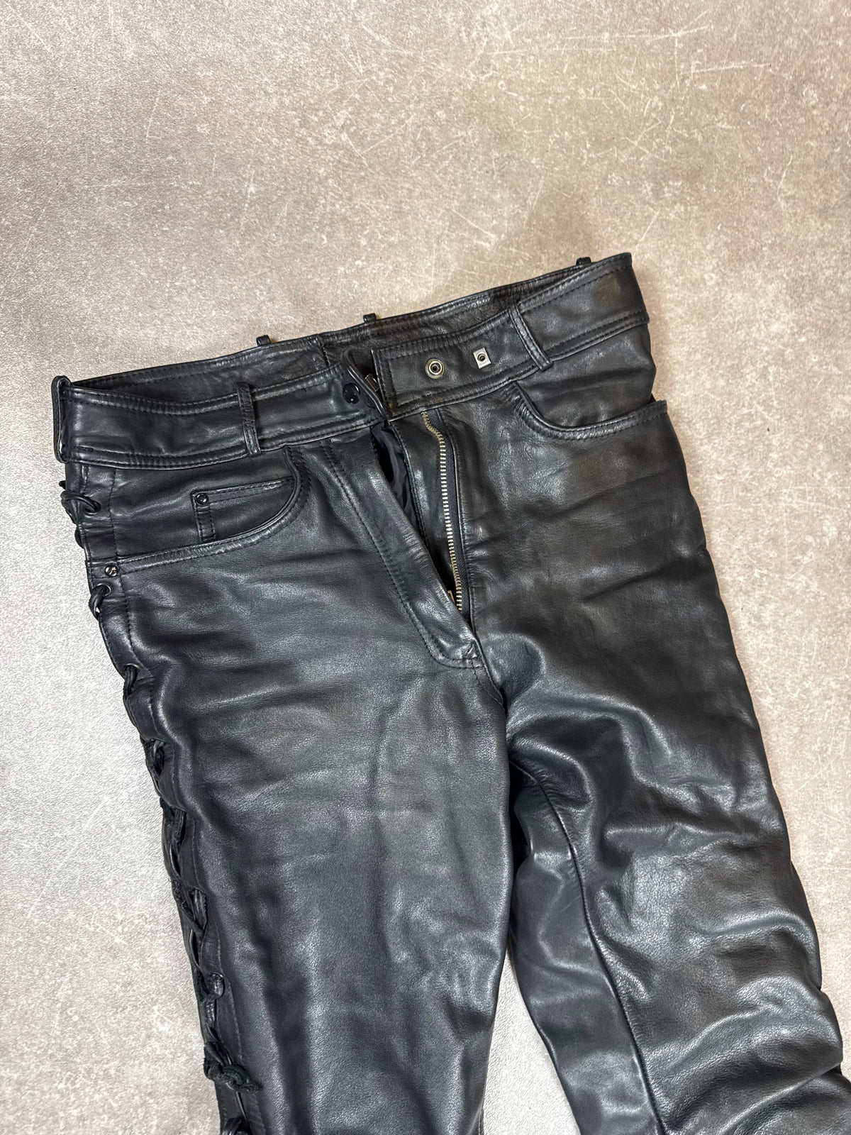 Vintage Lederhose Schwarz Gr. 42 – Echtleder Biker Schnürhose