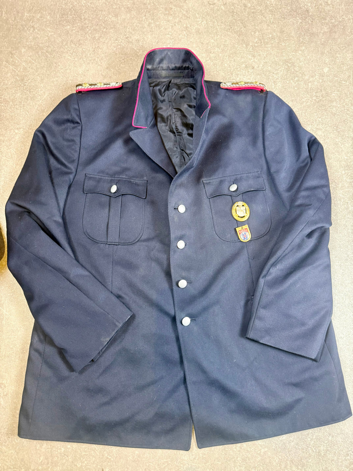 Vintage Feuerwehr Uniform Niedersachsen Herren Dienstjacke mit Schirmmütze & Abzeichen