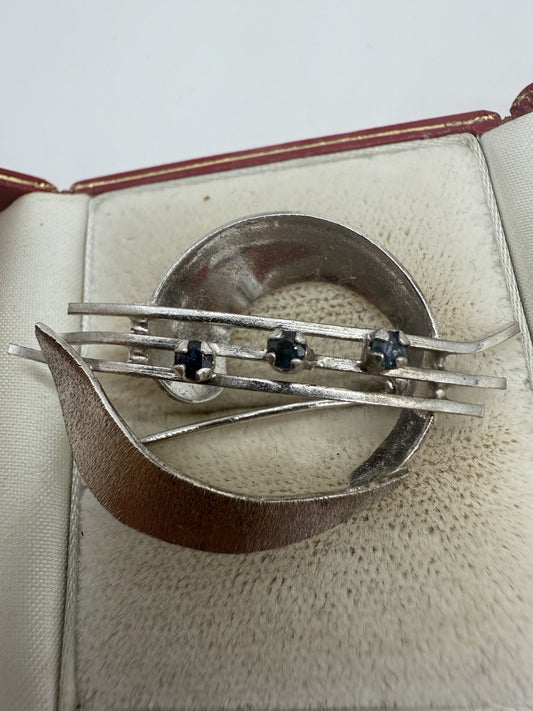BROSCHE 925 STERLING SILBER MIT SAPHIR RHODINIERT - BLAUER STEIN