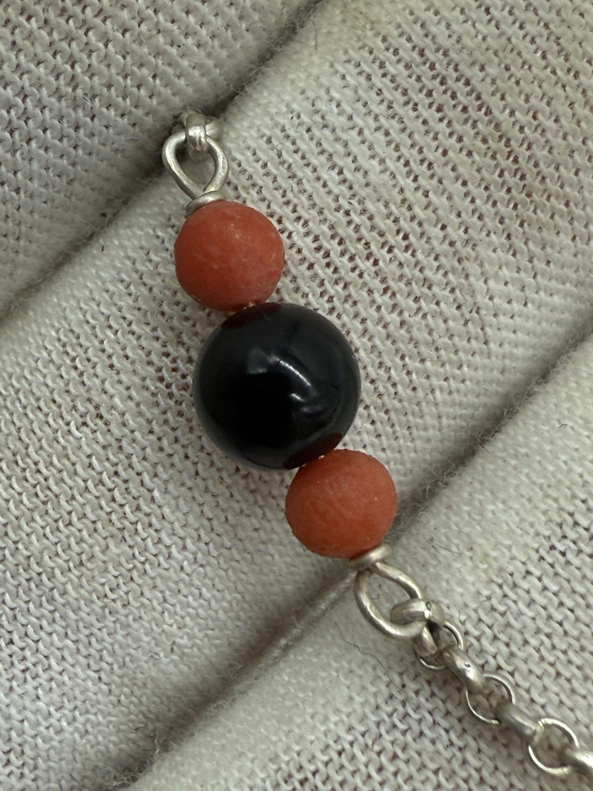 VINTAGE 835 SILBER KETTE MIT KORALLEN .- KUGELN, SCHÖNE ALTE SILBERKETTE