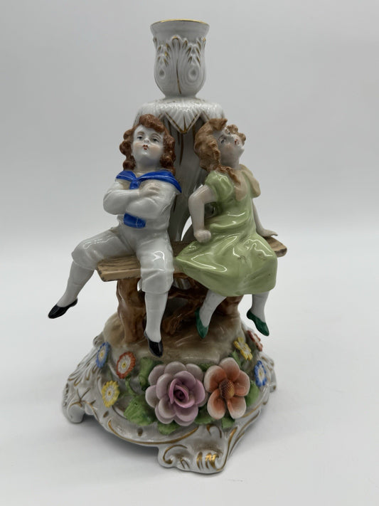 PORZELLAN KERZENLEUCHTER MIT 2 KINDERN PMP 1817 HANDBEMALT MIT BLUMEN