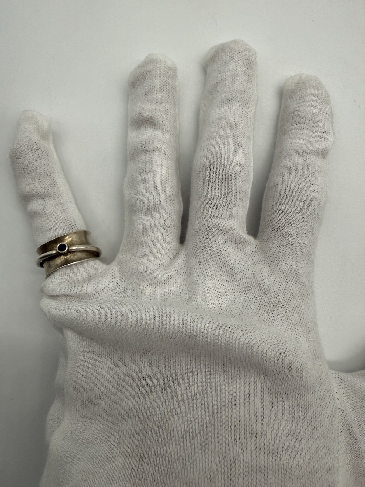 HANDGEFERTIGTER SPINNER-RING MIT BLAUEM STEIN, SILBER? SAPHIR? GR.52