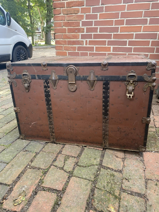 VINTAGE TRUHE KOFFER ANTIK ÜBERSEEKOFFER REISEKOFFER