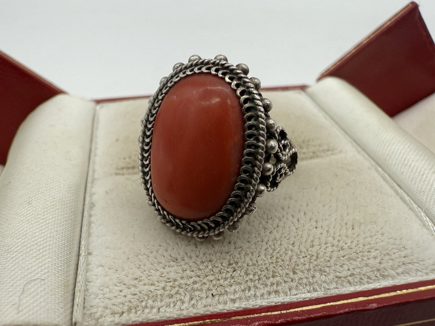 VINTAGE ART DECO ROTE KORALLE RING ECHTSILBER GR.50