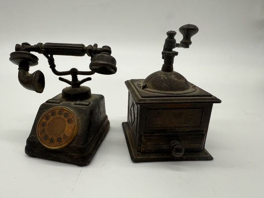 VINTAGE ANSPITZER BLEISTIFTSPITZER ALS TELEFON & KAFFEEMÜHLE MINIATUR