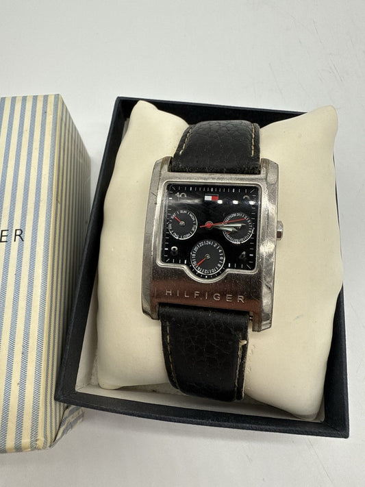 VINTAGE TOMMY HILFIGER CHRONO DATUM & TAG ARMBANDUHR