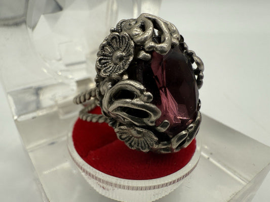 AUFFÄLIGER SILBER COCKTAILRING MIT VIOLETTEM GLASSTEIN FLORAL STIL GR.53