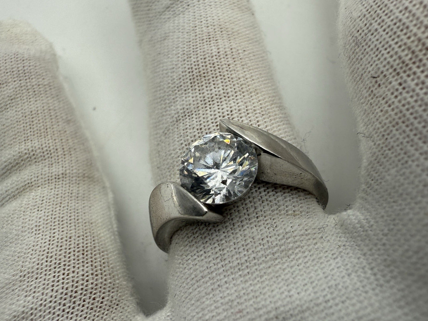 ELEGANTER 925 SILBERRING MIT GROßEM ZIRKONIA ZEITLOSER SOLITÄR LOOK GR.62