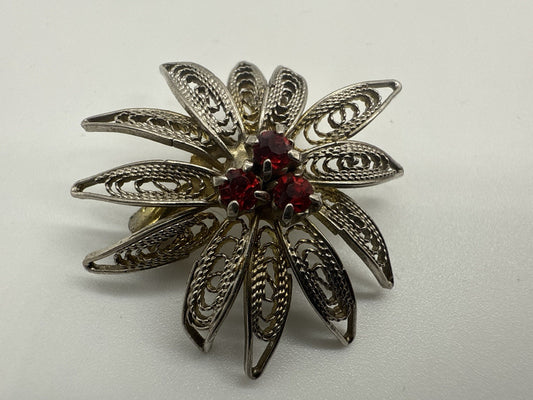 VINTAGE FILIGRANE VERSILBERTE BROSCHE MIT GRANATSTEINE