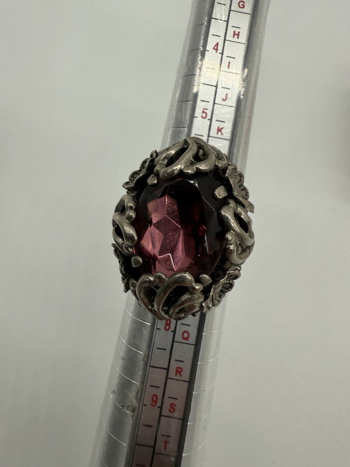AUFFÄLIGER SILBER COCKTAILRING MIT VIOLETTEM GLASSTEIN FLORAL STIL GR.53
