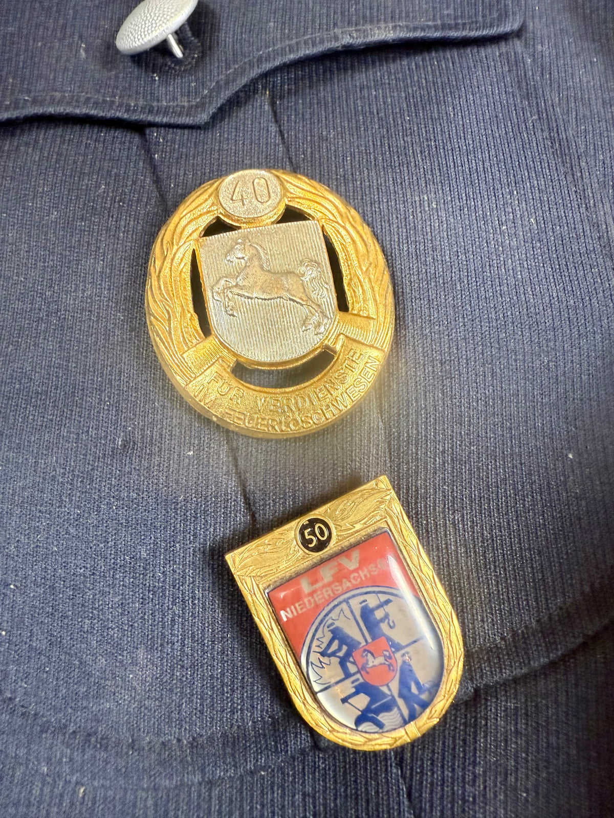 Vintage Feuerwehr Uniform Niedersachsen Herren Dienstjacke mit Schirmmütze & Abzeichen