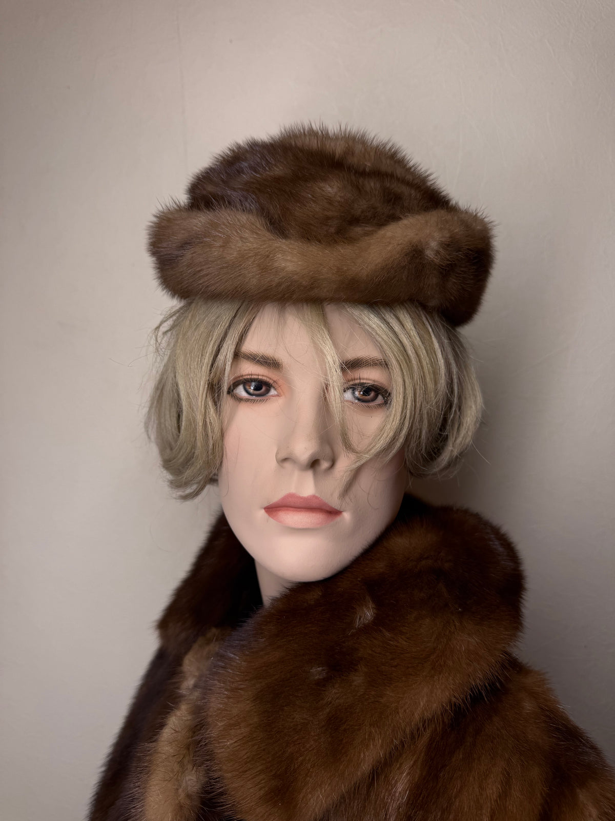Vintage Nerz Mütze Echtpelz Braun Damen Hut mit Nerzschwanz Winter Pelzmütze Elegant