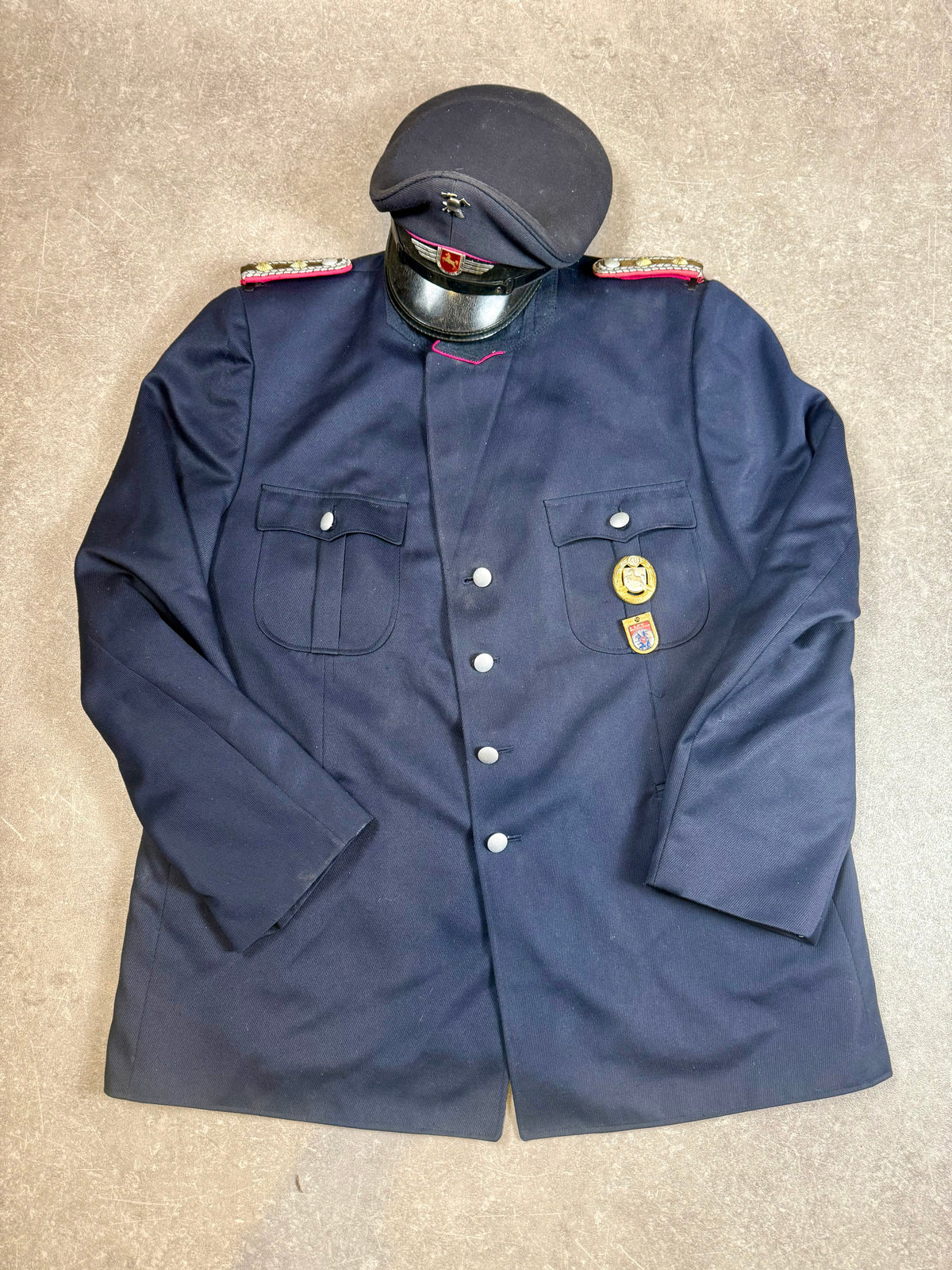 Vintage Feuerwehr Uniform Niedersachsen Herren Dienstjacke mit Schirmmütze & Abzeichen