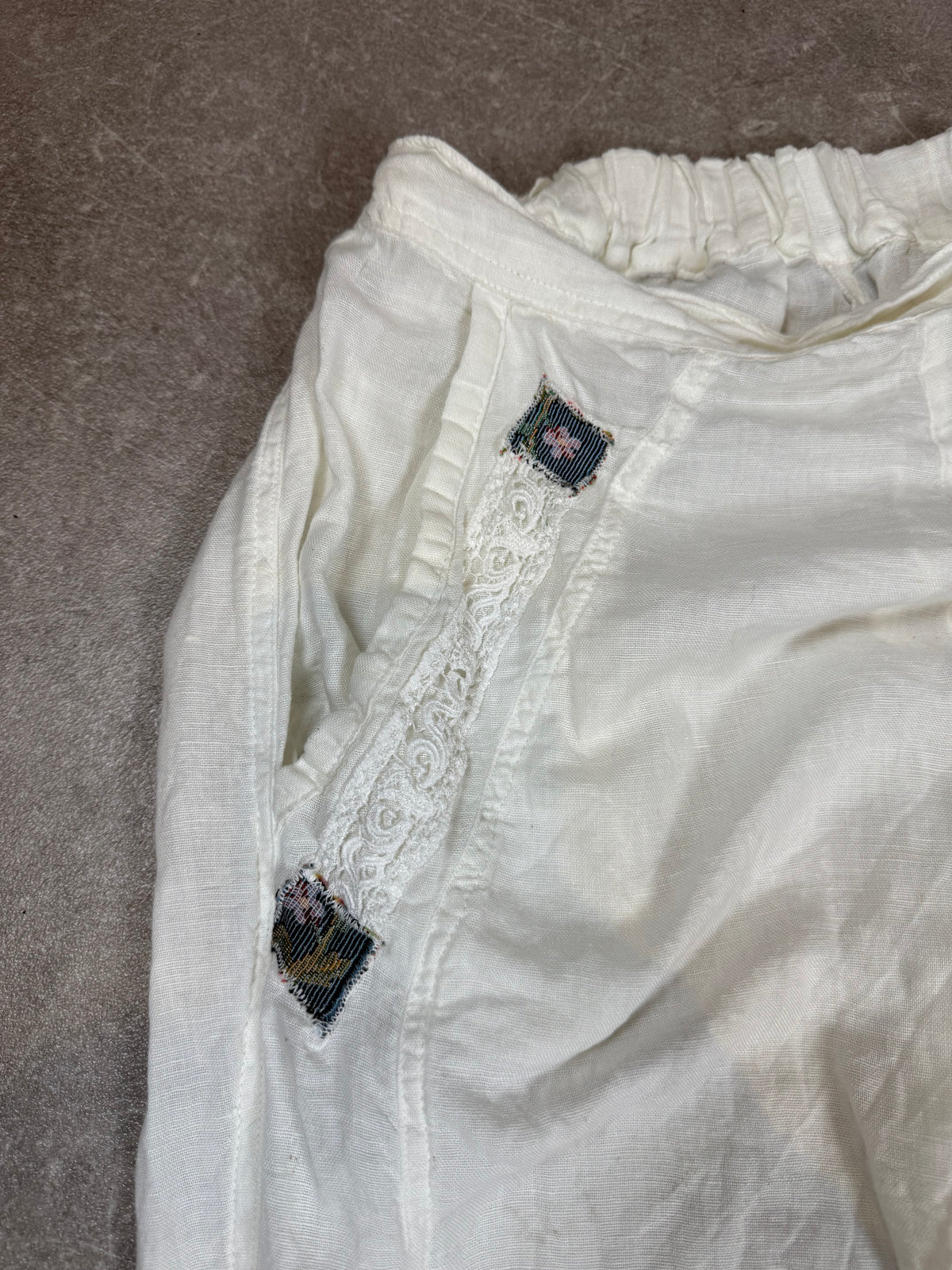 Vintage Leinenhose Weiß – Spitze & Webdetails – Folk Boho