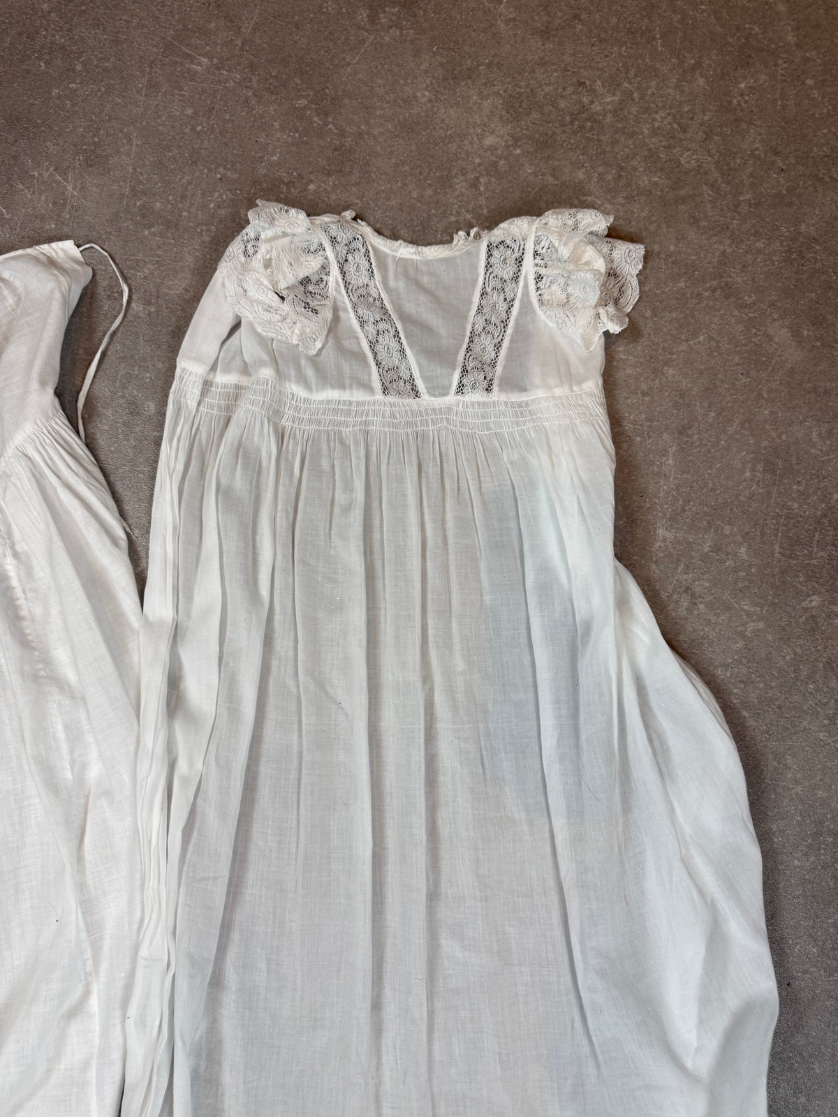 Antikes 2-teiliges Damen Nachtkleid Set Weiß – Spitze Rüschen Unterkleid Vintage