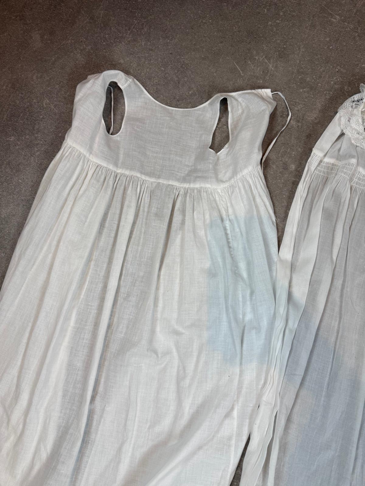 Antikes 2-teiliges Damen Nachtkleid Set Weiß – Spitze Rüschen Unterkleid Vintage