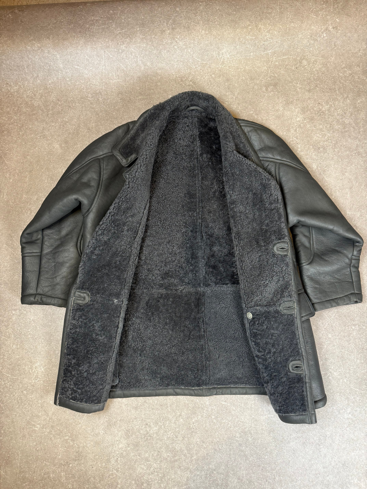 Vintage Herren Lammfellmantel Schwarz – R&A Echtleder Shearling