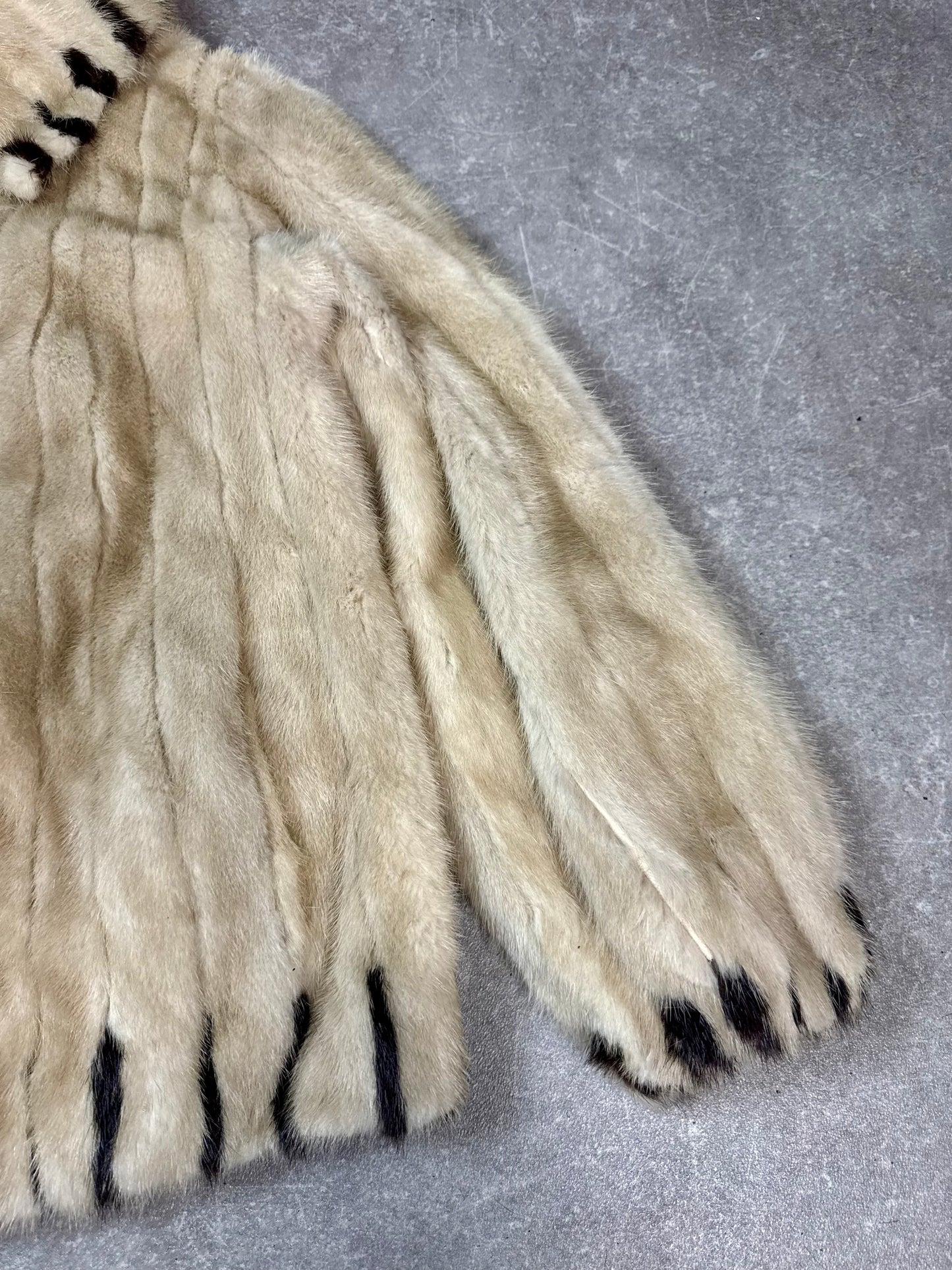 Exklusive Vintage Nerzjacke aus echtem Nerz – Creme mit kontrastierenden Nerzspitzen Gr. 42/44