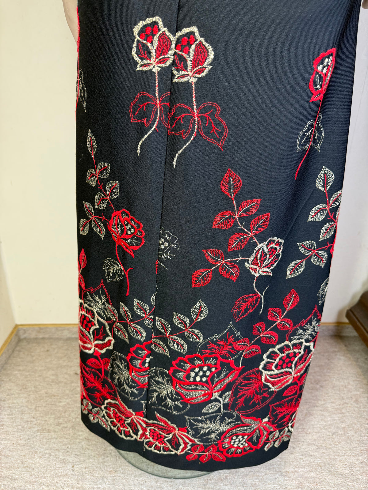Vintage 80s Damen Maxikleid Schwarz – Rosenstickerei Rot Gold – Ärmelloses Abendkleid
