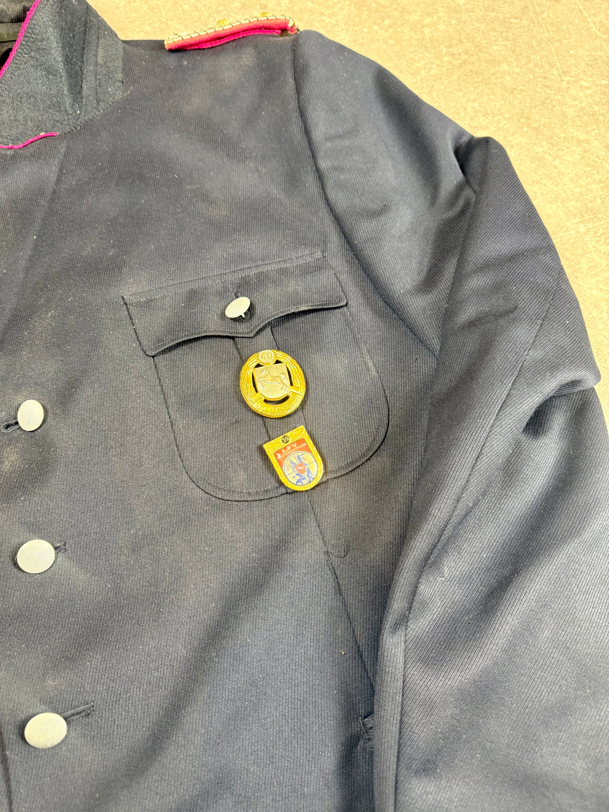 Vintage Feuerwehr Uniform Niedersachsen Herren Dienstjacke mit Schirmmütze & Abzeichen
