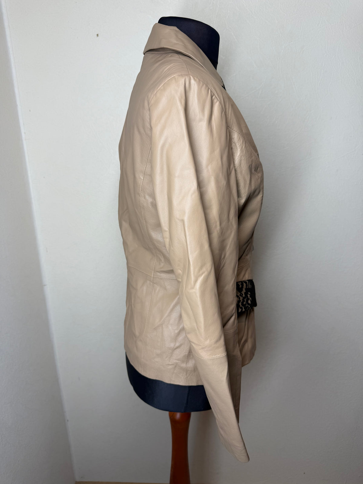 Sarah Kern Lederjacke Beige Spitze Damen Echtleder Blazer 90er Y2K Gr. 36