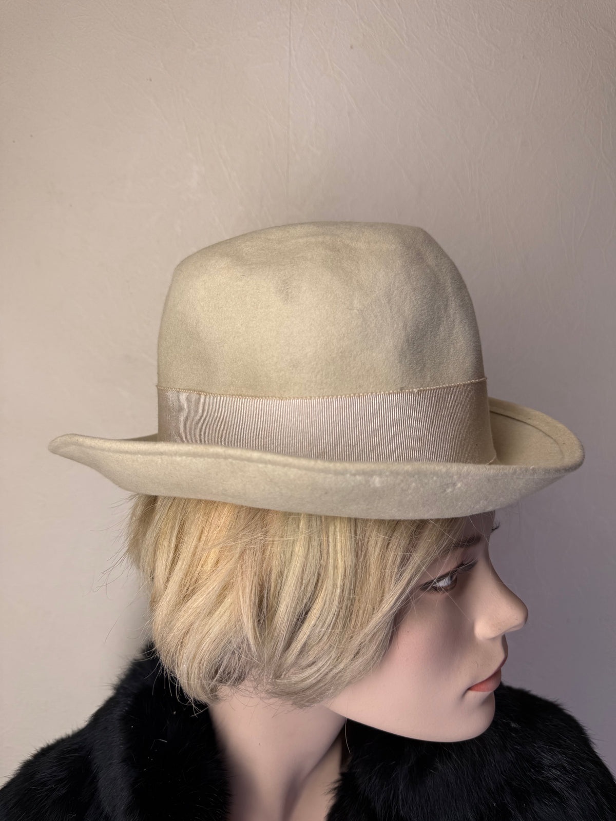 Vintage Filzhut Creme – Eleganter Fedora Hut mit Ripsband
