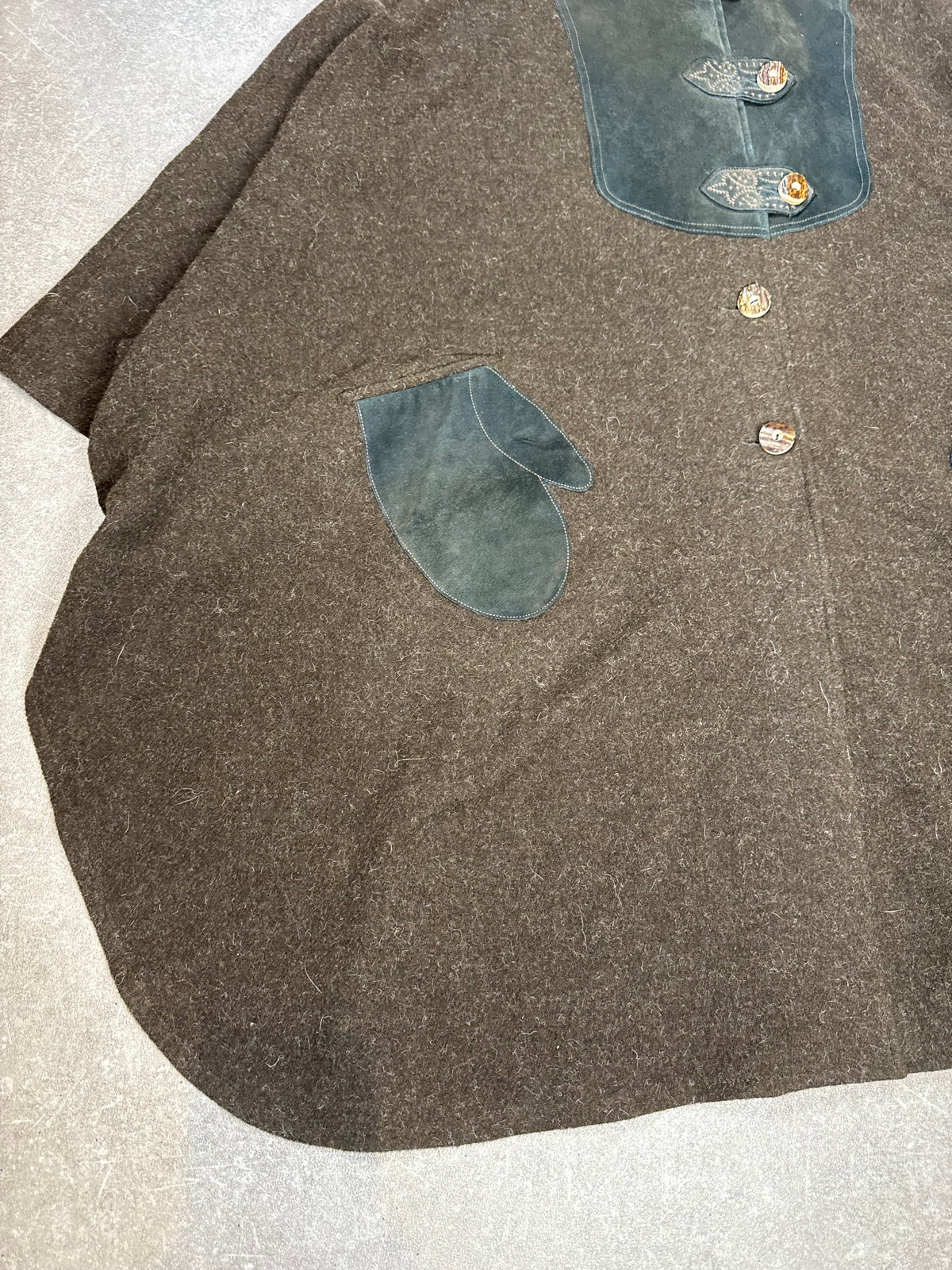 Julius Lang Trachten Cape Poncho Damen Braun Wildleder Wollcape Oversize Vintage