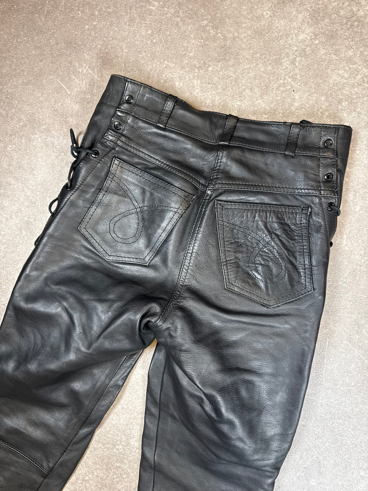Vintage Genuine Leather Lederhose Schwarz Gr. 40 – Biker Hose mit seitlicher Schnürung