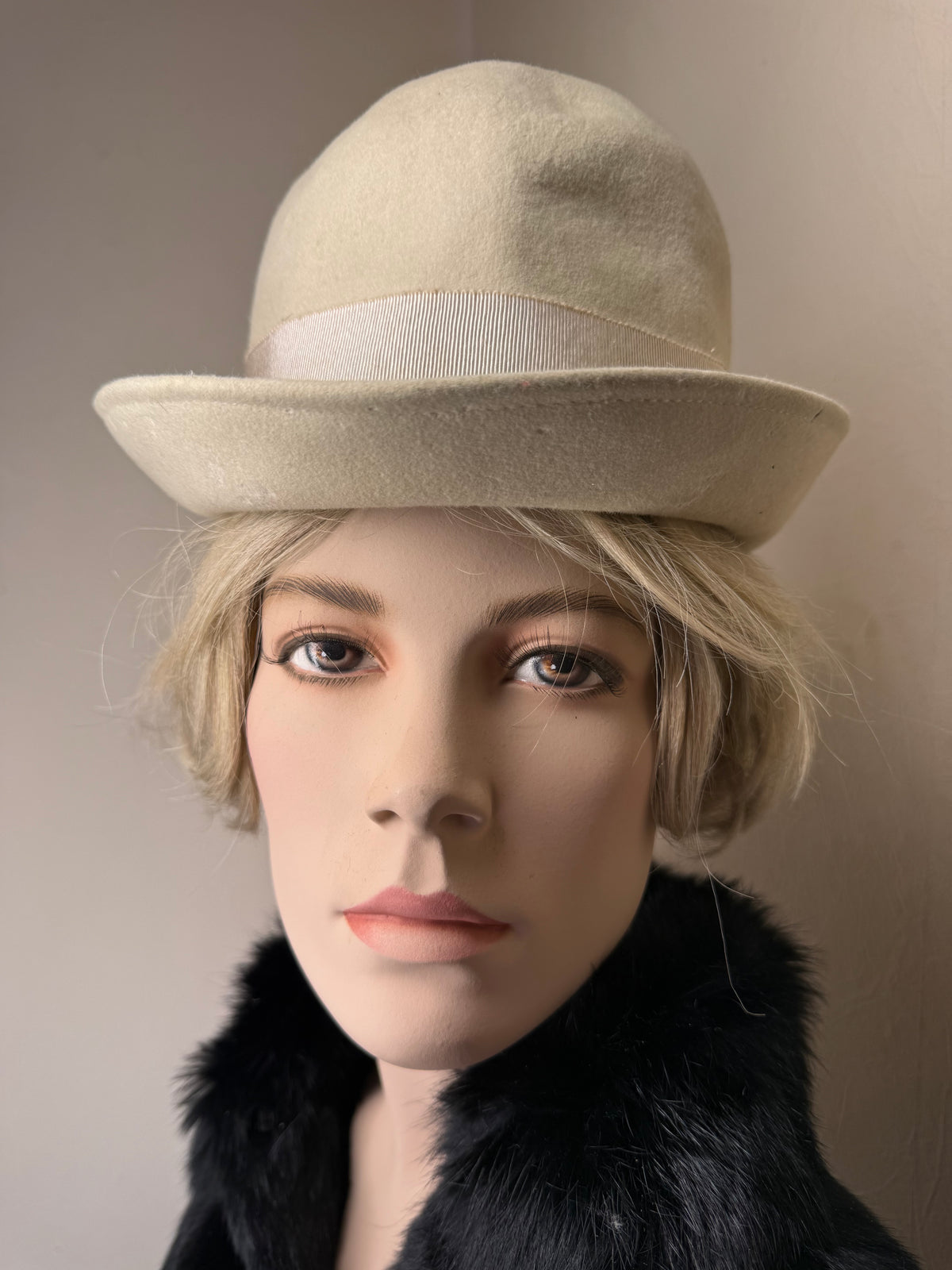 Vintage Filzhut Creme – Eleganter Fedora Hut mit Ripsband