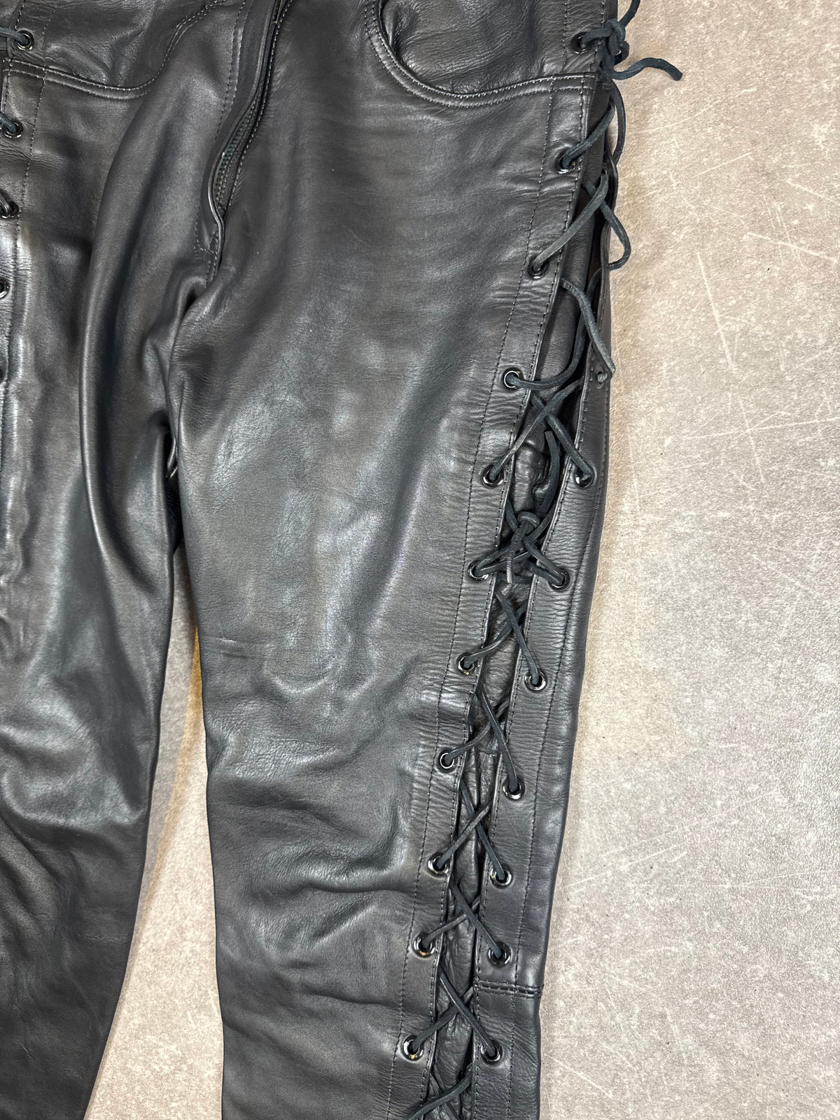 Vintage Genuine Leather Lederhose Schwarz Gr. 40 – Biker Hose mit seitlicher Schnürung