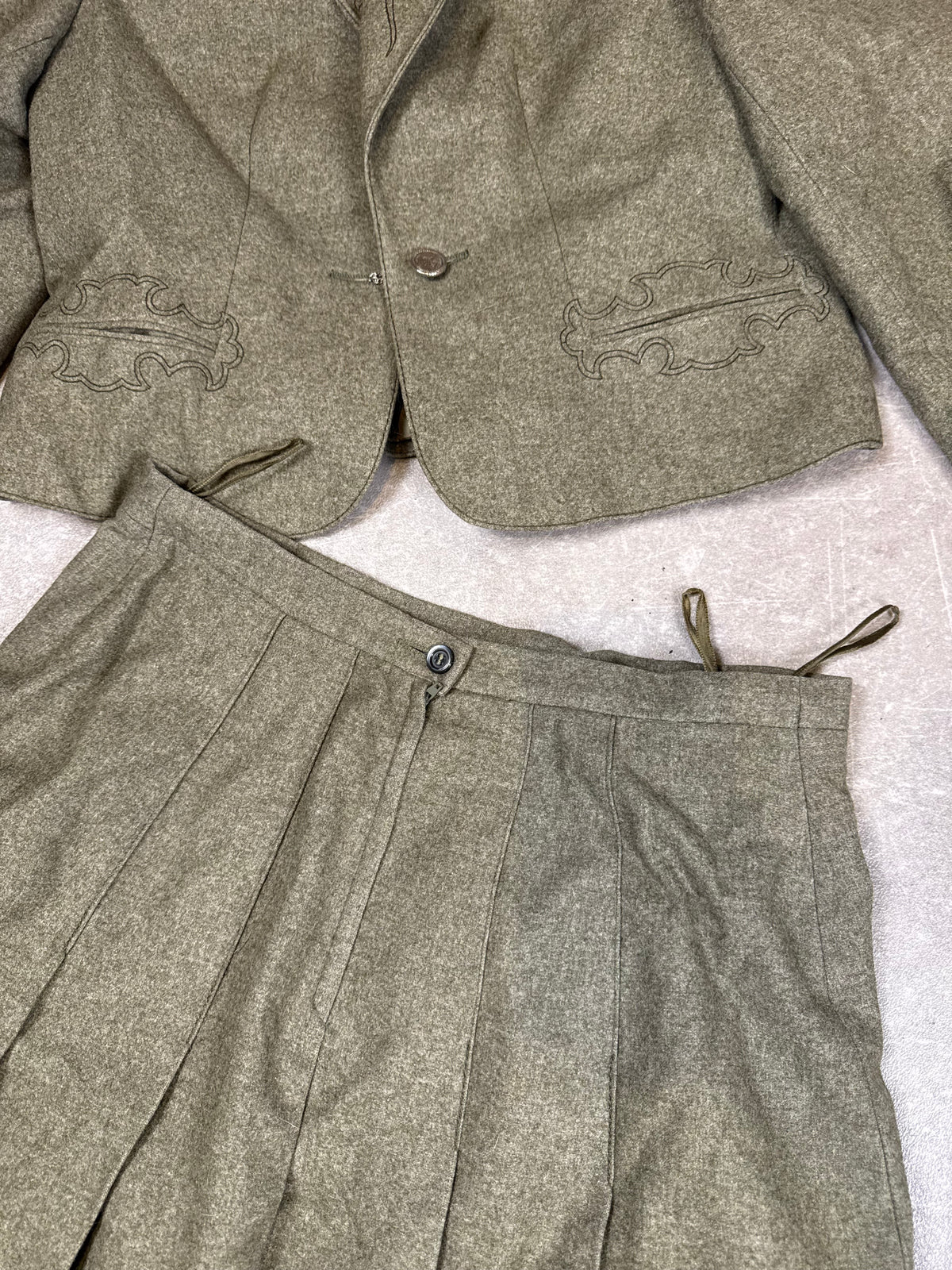 Vintage Julius Lang Damen Trachten Kostüm Schurwolle – Blazer & Faltenrock