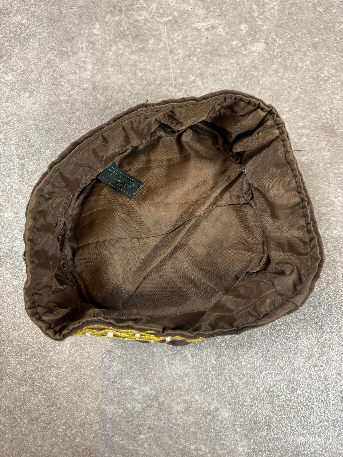 Vintage Samtkappe Schwarz Gold bestickt – Ethno Folklore Kopfbedeckung 50,5 cm