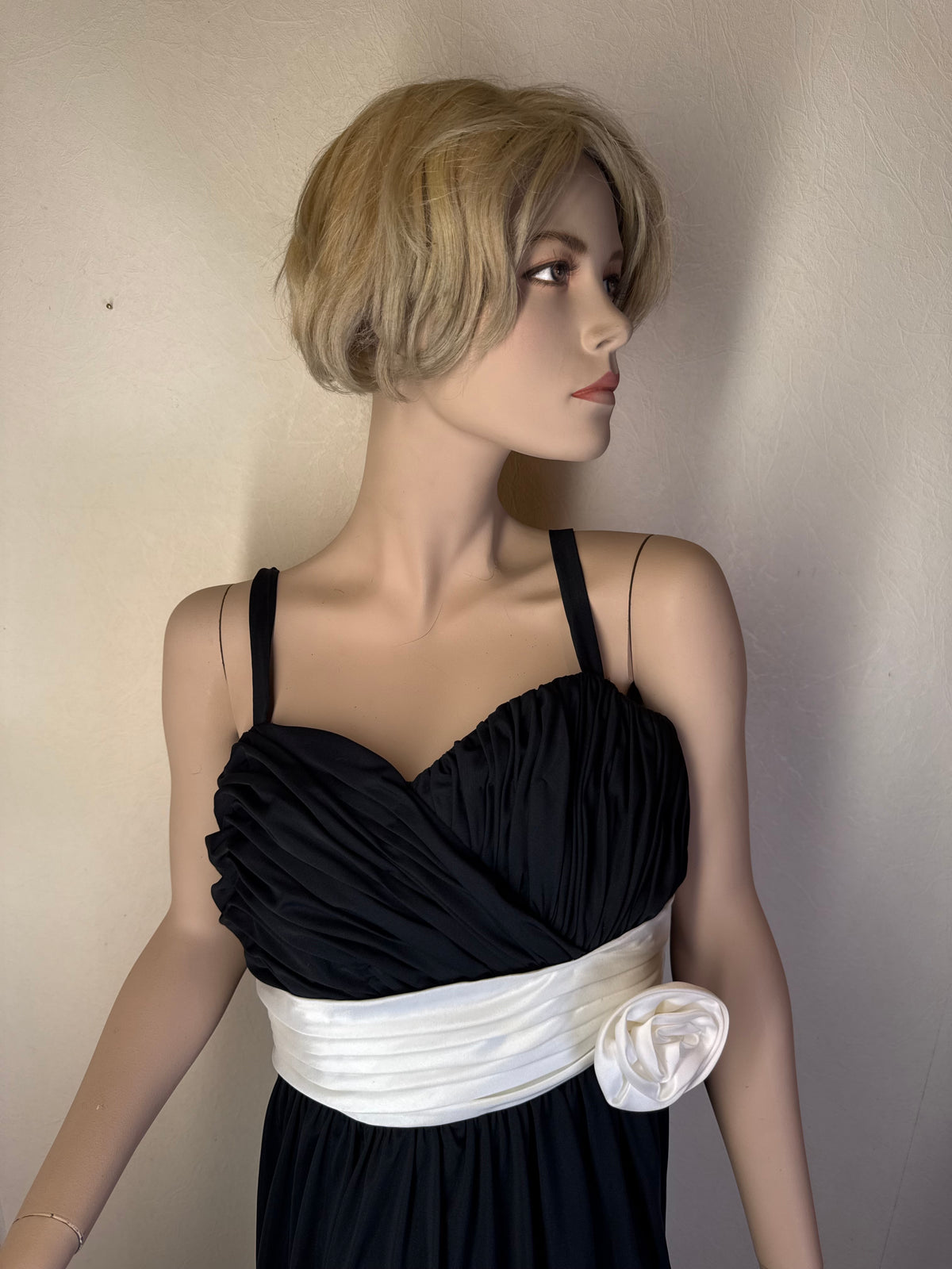 Vintage Damen Abendkleid Schwarz Weiß – Langes Ballkleid mit Stoffrose