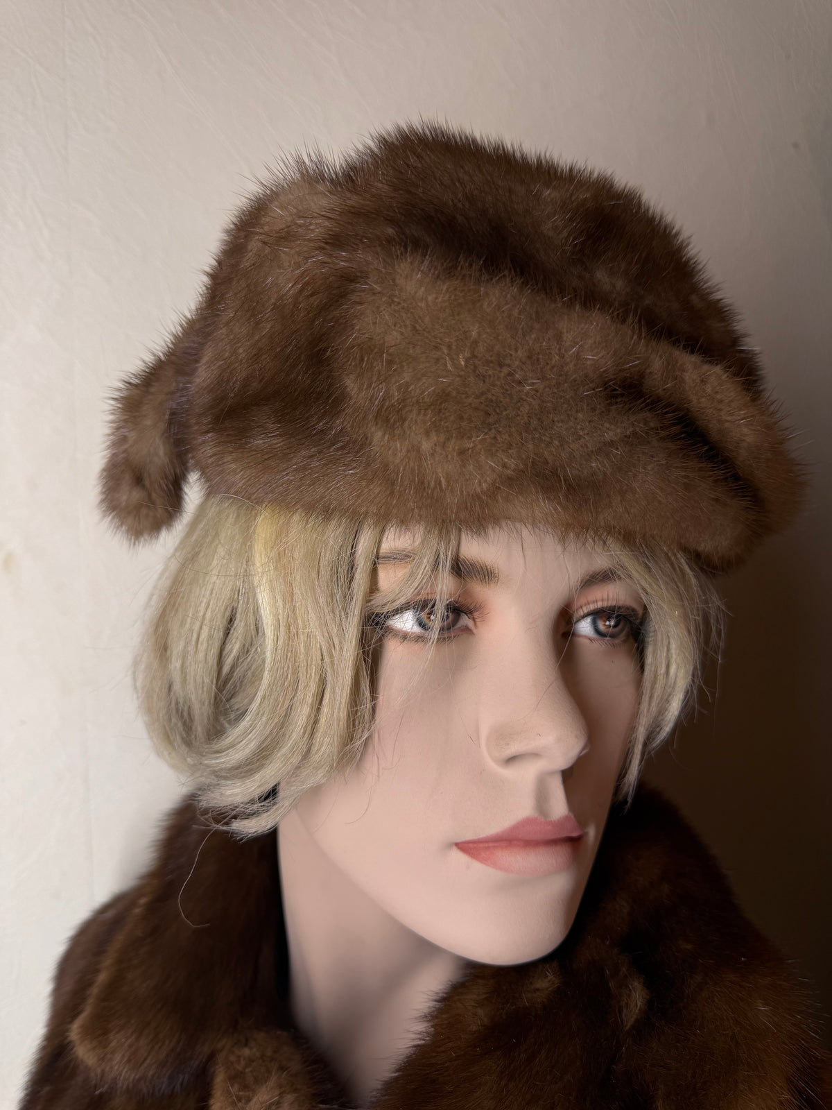 Vintage Nerz Mütze Echtpelz Braun Damen Hut mit Nerzschwanz Winter Pelzmütze Elegant