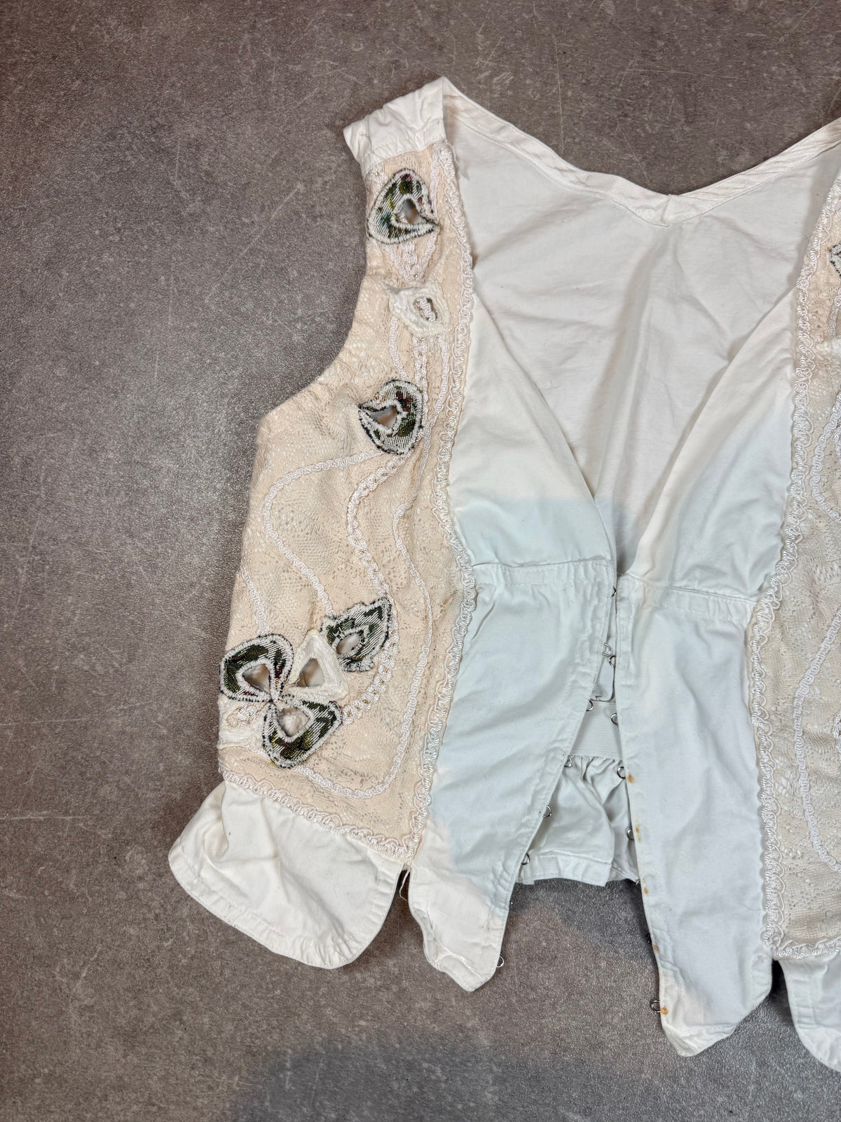 Vintage Leinen Weste Weiß mit Spitze & Applikationen – Folk Boho